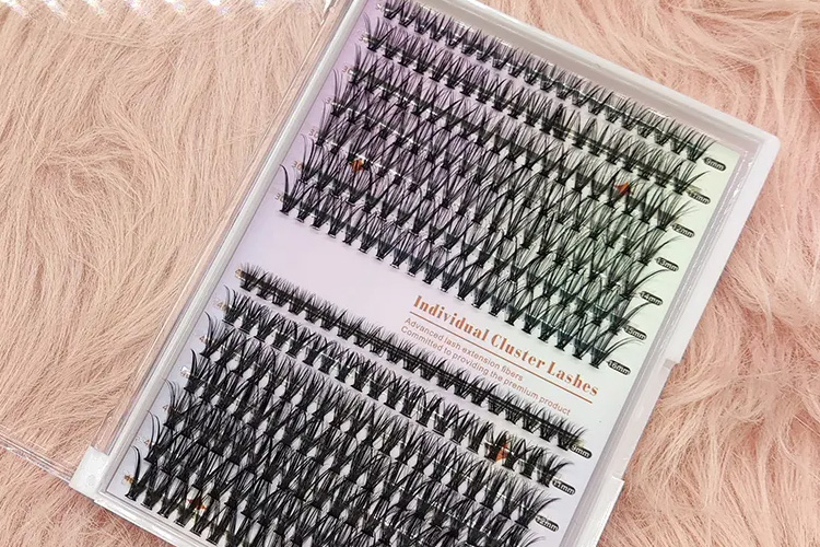 What will be the most popular false eyelashes in 2025?